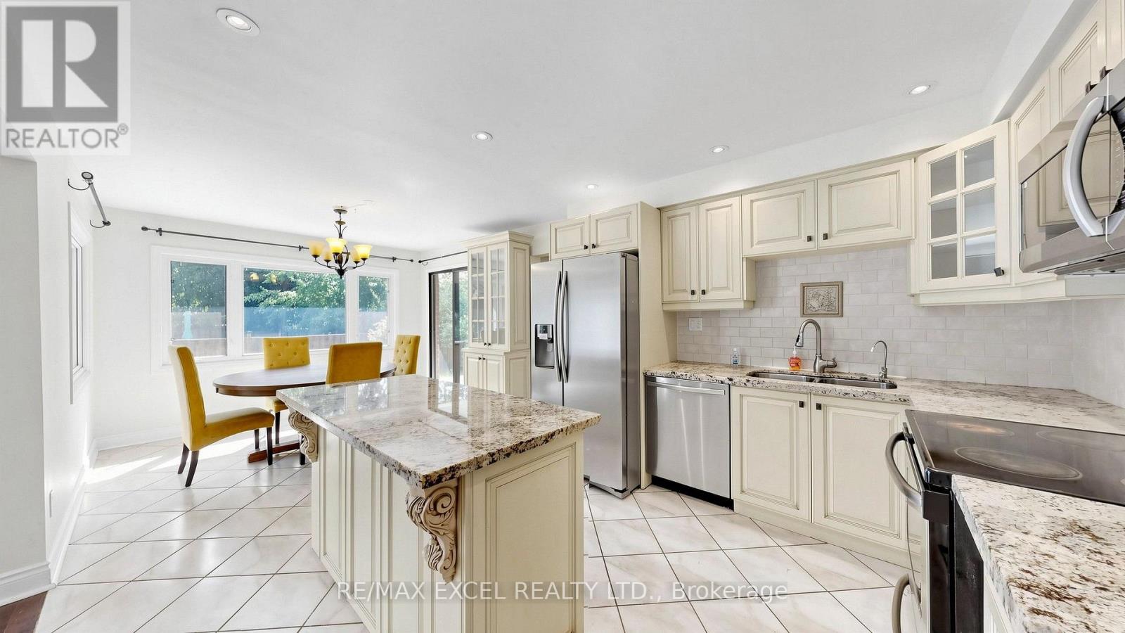 21 Mary Gapper Crescent, Richmond Hill (North Richvale), Ontario  L4C 7L9 - Photo 10 - N13607968