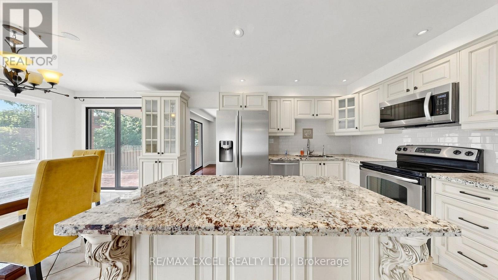 21 Mary Gapper Crescent, Richmond Hill (North Richvale), Ontario  L4C 7L9 - Photo 14 - N13607968