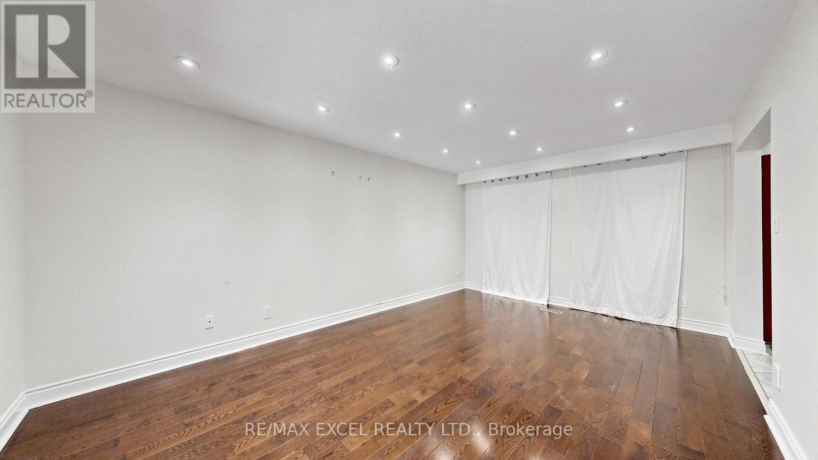 21 Mary Gapper Crescent, Richmond Hill (North Richvale), Ontario  L4C 7L9 - Photo 24 - N13607968