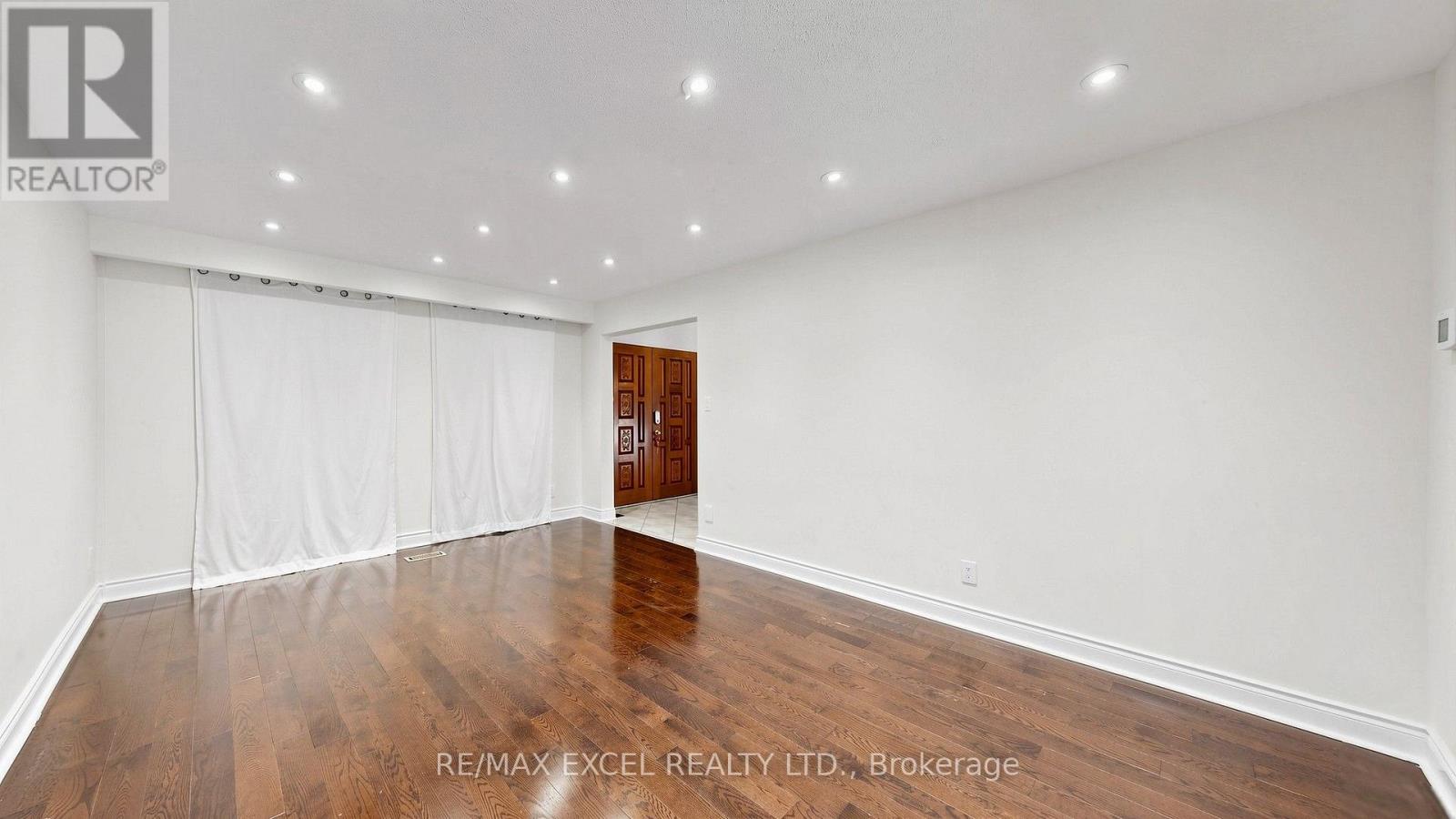 21 Mary Gapper Crescent, Richmond Hill (North Richvale), Ontario  L4C 7L9 - Photo 26 - N13607968