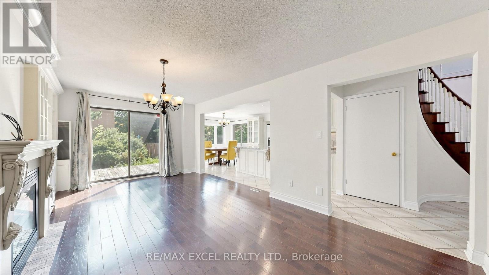 21 Mary Gapper Crescent, Richmond Hill (North Richvale), Ontario  L4C 7L9 - Photo 6 - N13607968