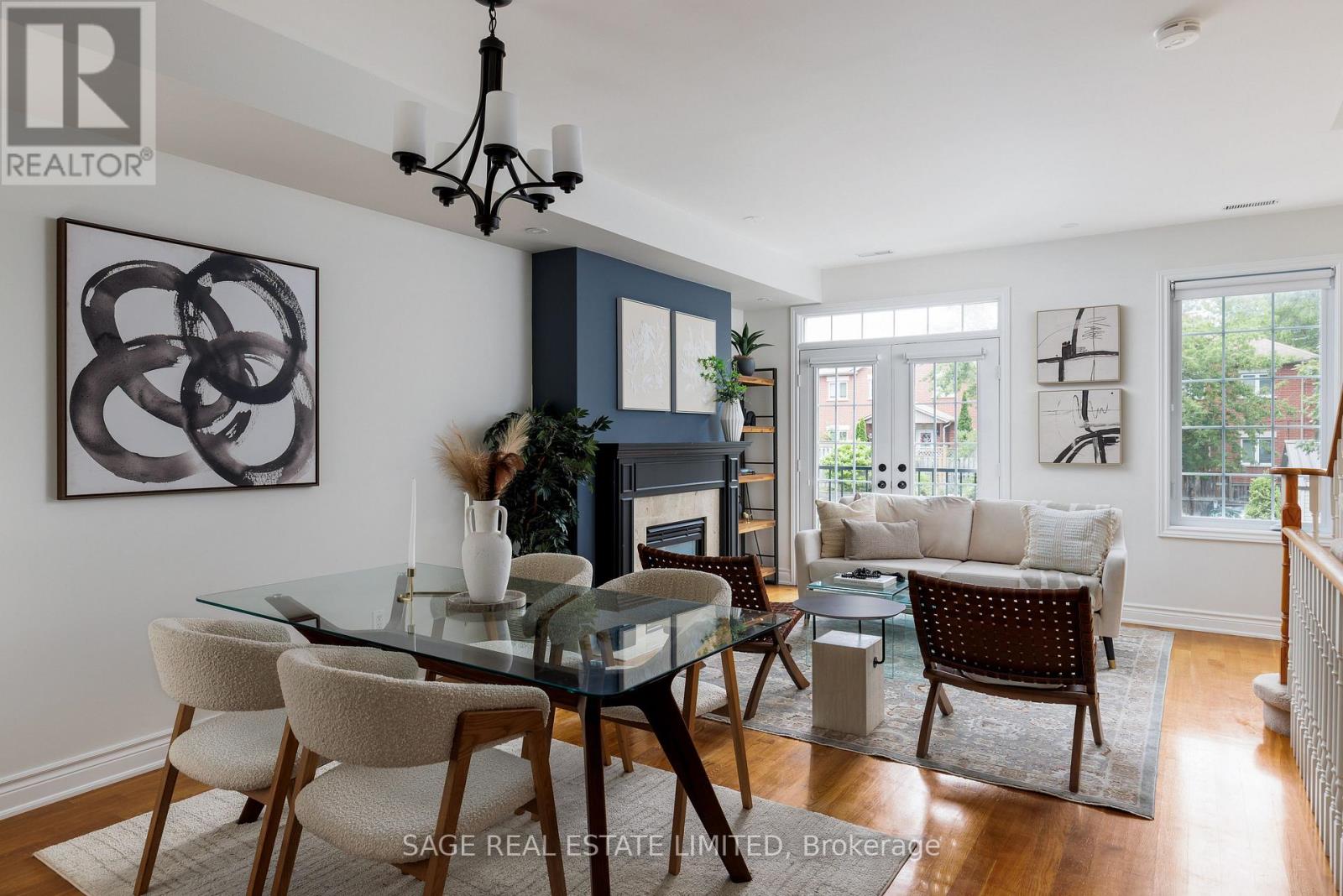 <div class="slider-price">$1,168,000</div><p>722e Kingston Road, Toronto, Ontario</p>