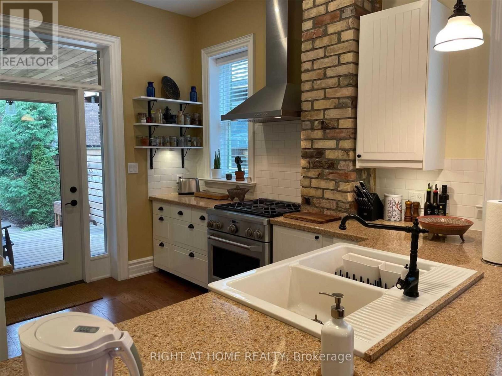 Main - 55 West Lodge Avenue, Toronto, Ontario  M6K 2T6 - Photo 6 - W13608090