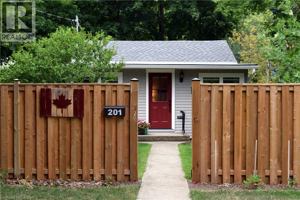 201 Melville Street, Dundas, Ontario  L9H 2A9 - Photo 2 - 40851274