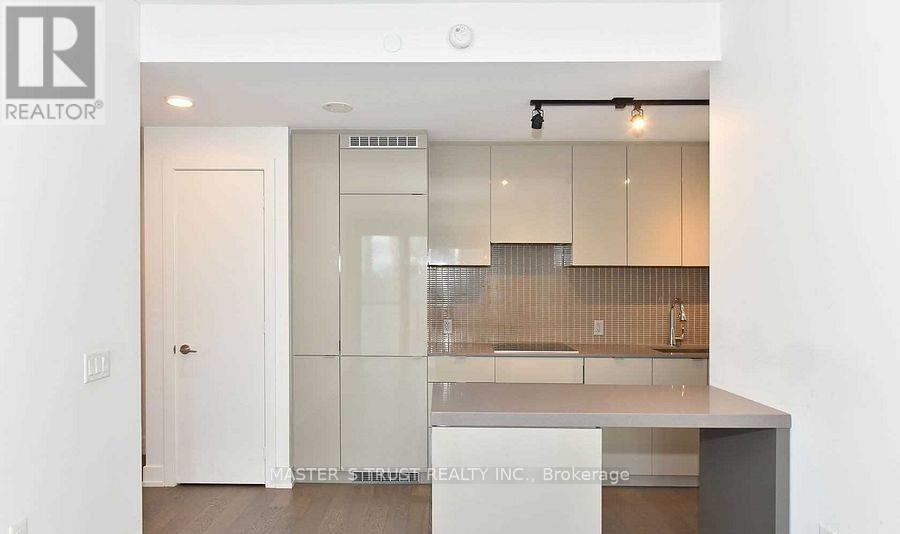 5203 - 7 Grenville Street W, Toronto, Ontario  M4Y 0E9 - Photo 4 - C13608202