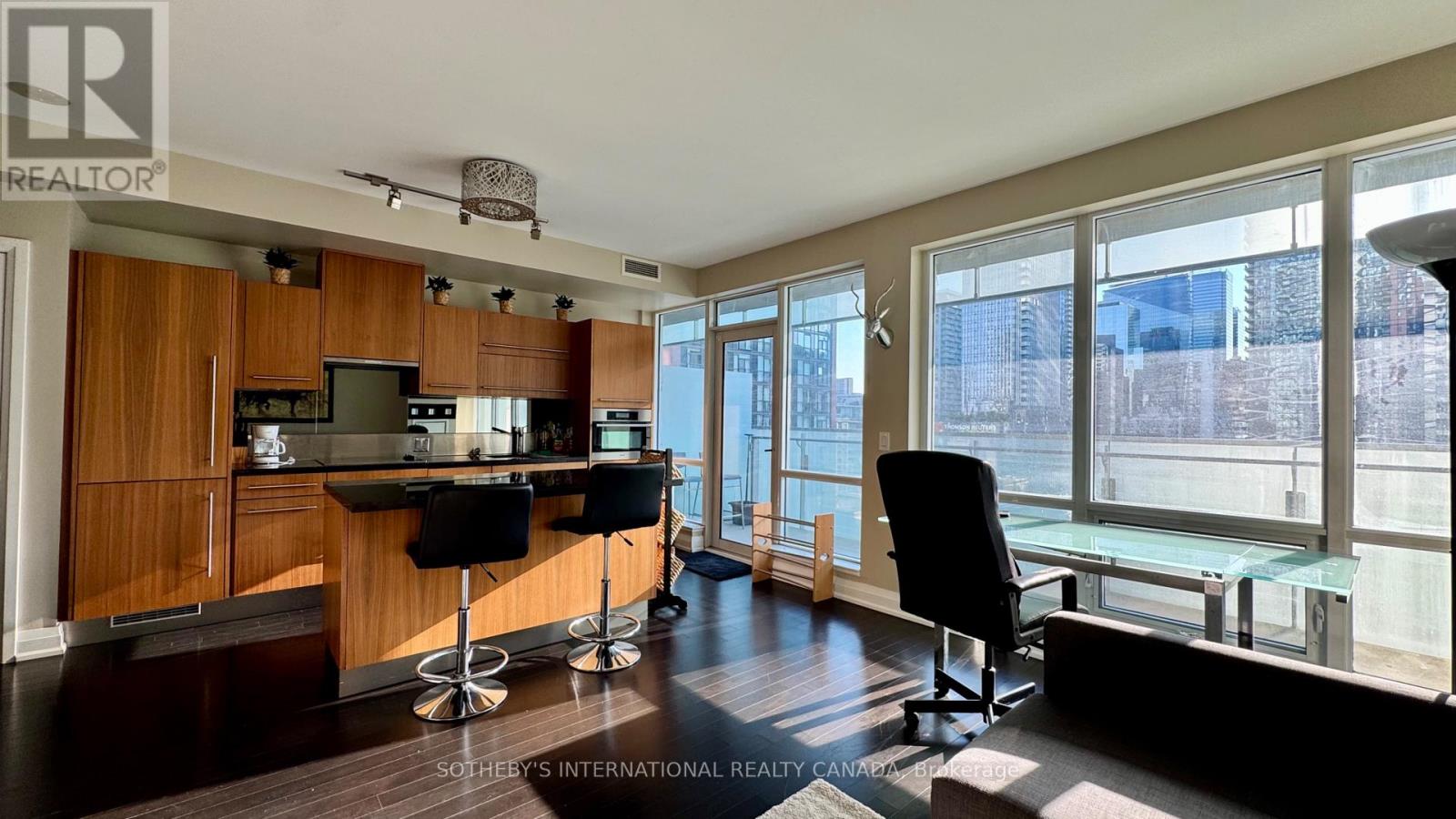 1310 - 80 John Street, Toronto, Ontario  M5V 3X4 - Photo 3 - C13608250
