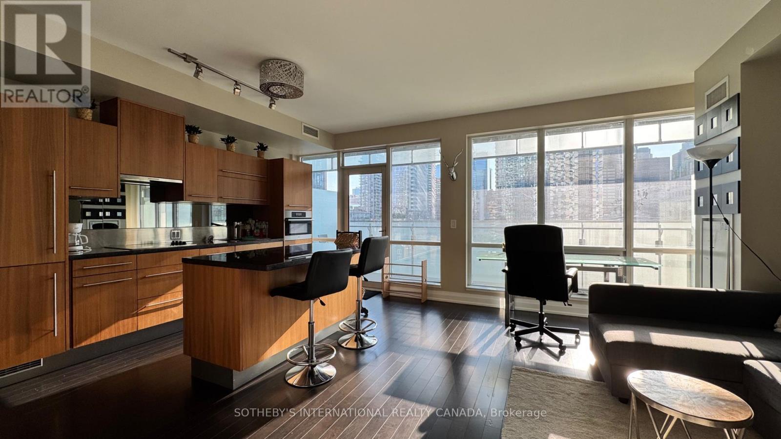 1310 - 80 John Street, Toronto, Ontario  M5V 3X4 - Photo 4 - C13608250