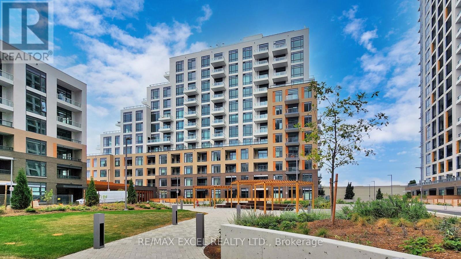 802 - 8 Beverley Glen Boulevard, Vaughan, Ontario  L4J 0L5 - Photo 2 - N13608180