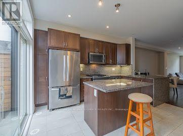 2037 Queensborough Gate, Mississauga, Ontario  L5M 0Y1 - Photo 12 - W13608106