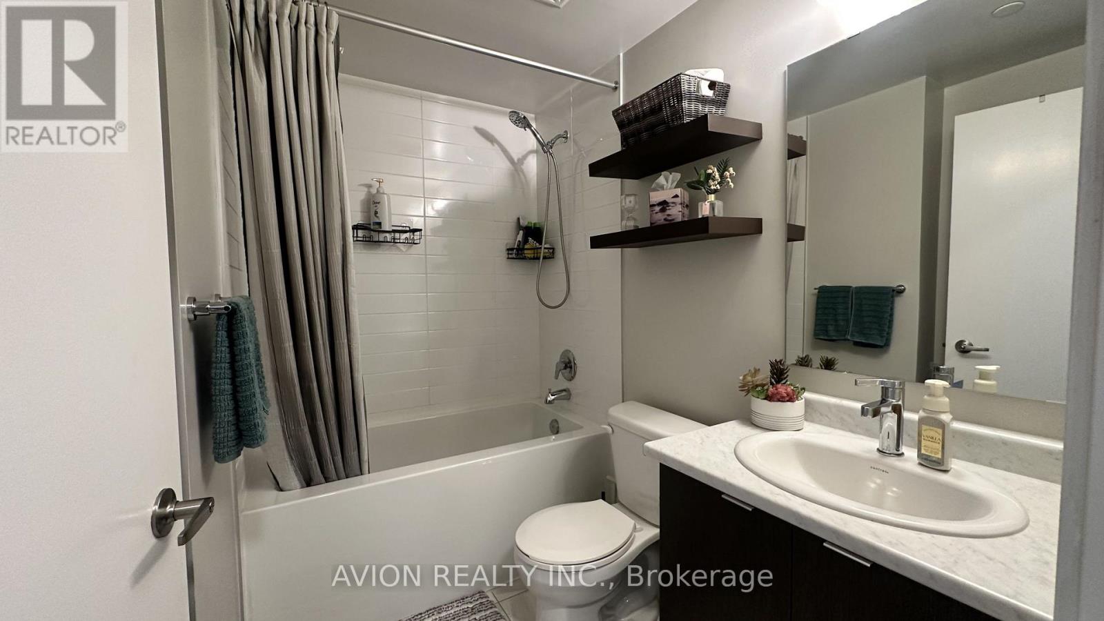 210 - 160 Canon Jackson Drive, Toronto, Ontario  M6M 0B6 - Photo 5 - W13608208