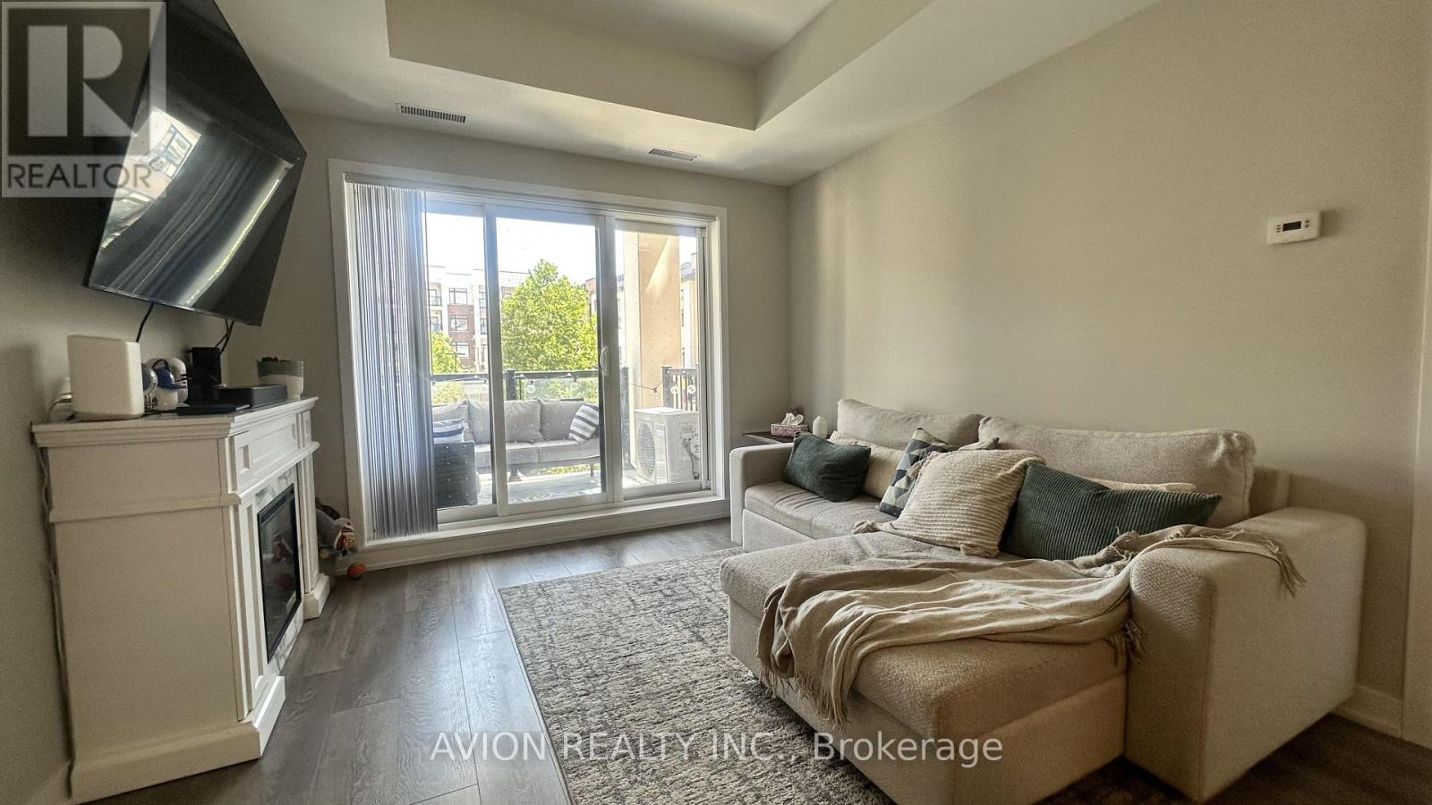 210 - 160 Canon Jackson Drive, Toronto, Ontario  M6M 0B6 - Photo 8 - W13608208