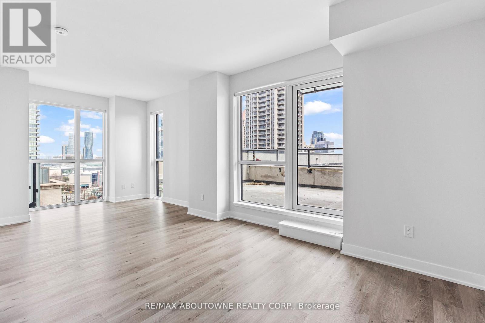 1003 - 430 Square One Drive, Mississauga, Ontario  L5B 0L6 - Photo 10 - W13608236