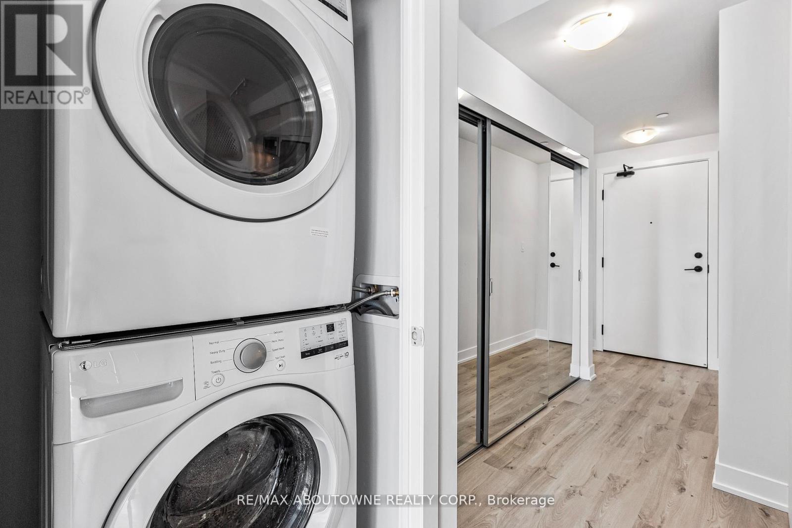 1003 - 430 Square One Drive, Mississauga, Ontario  L5B 0L6 - Photo 13 - W13608236
