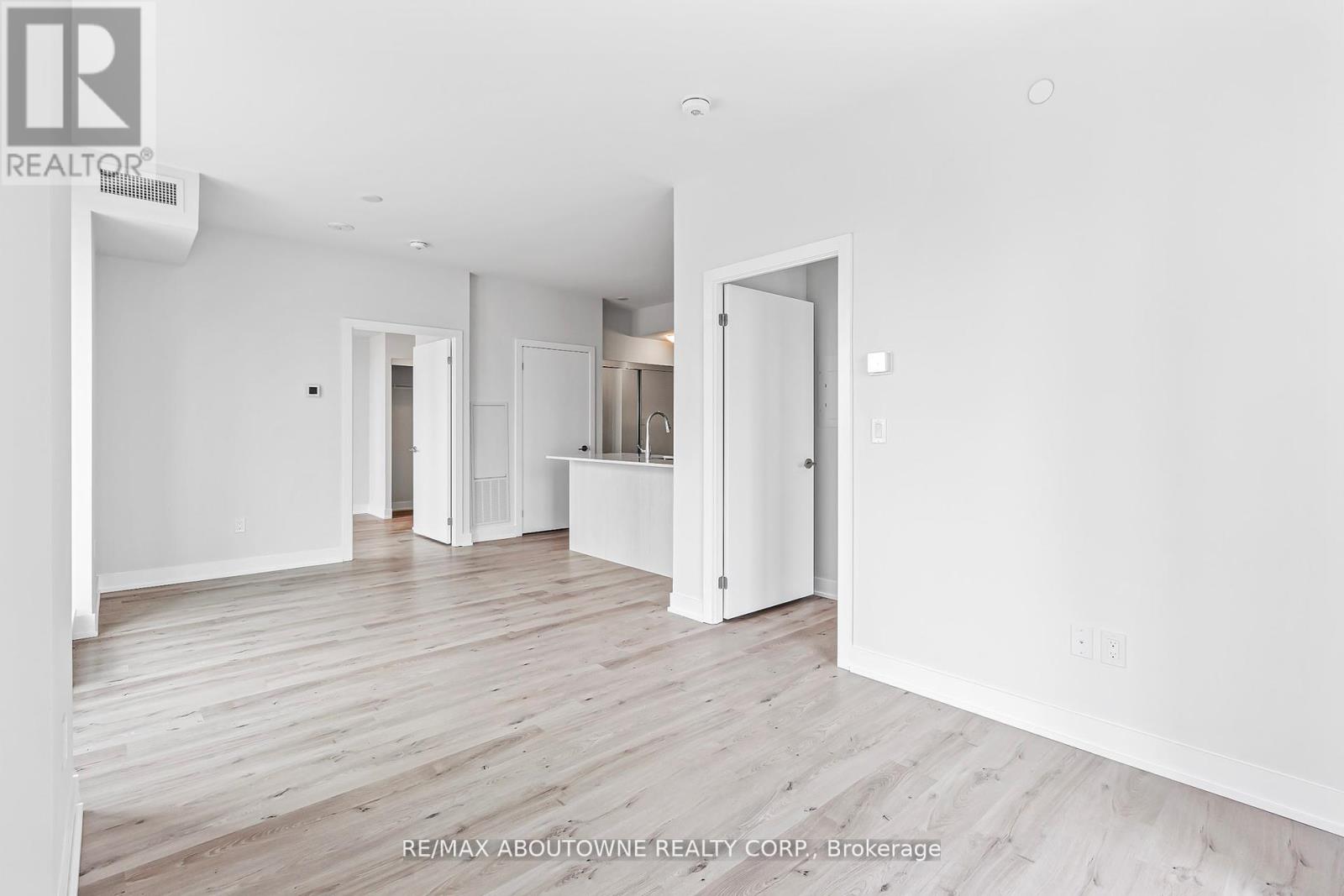 1003 - 430 Square One Drive, Mississauga, Ontario  L5B 0L6 - Photo 18 - W13608236