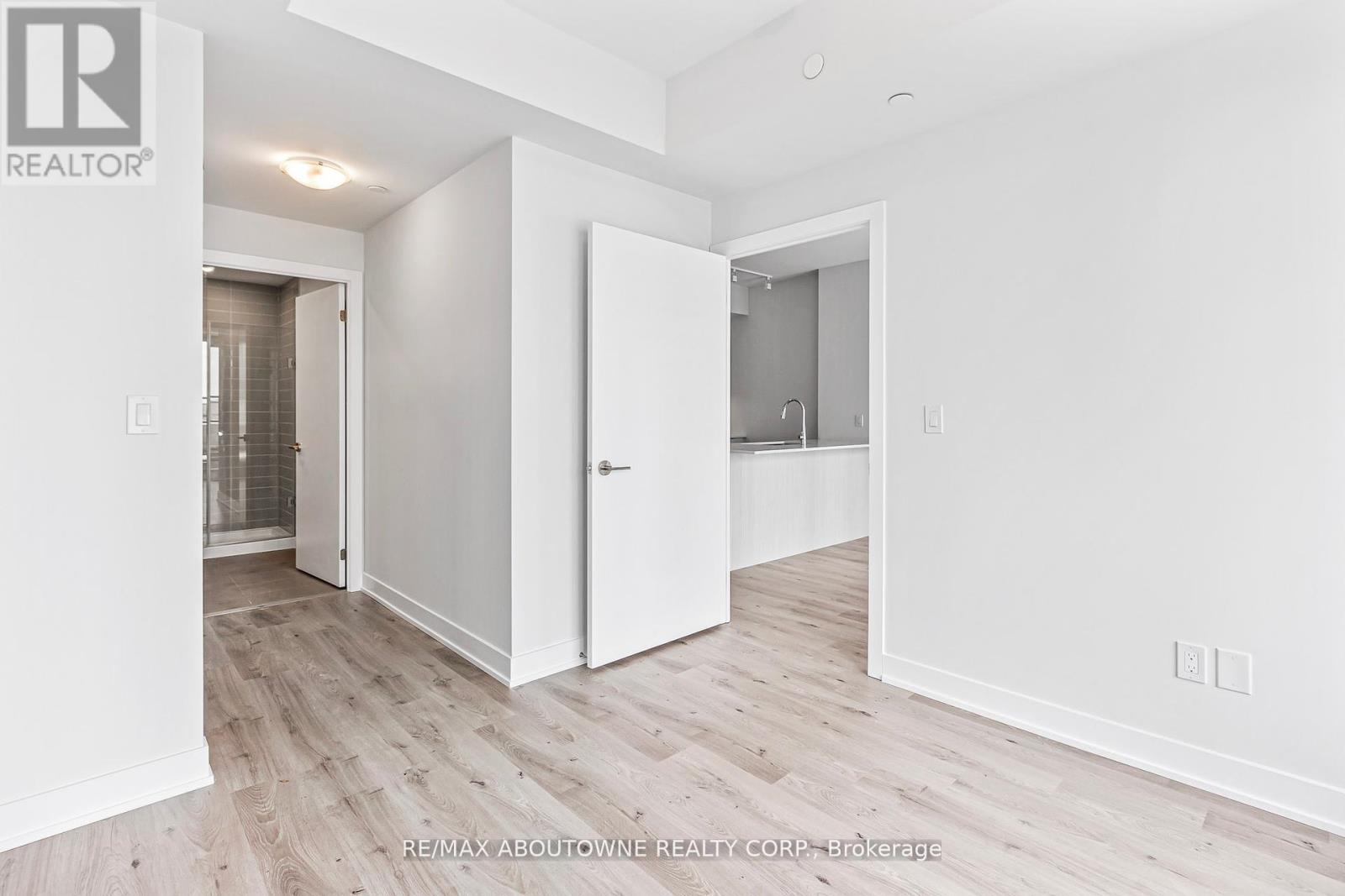 1003 - 430 Square One Drive, Mississauga, Ontario  L5B 0L6 - Photo 9 - W13608236