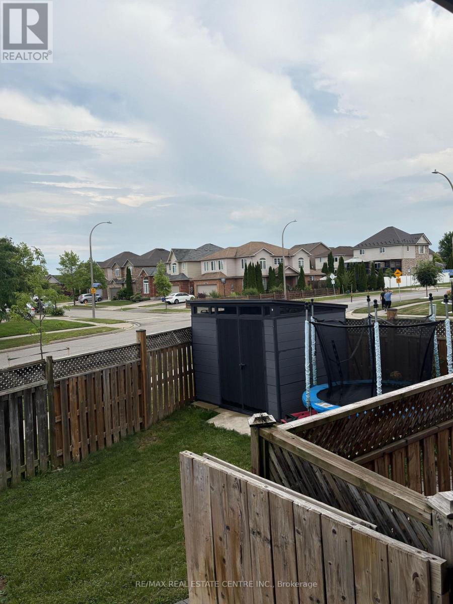 2 Sophia Crescent, Kitchener, Ontario  N2R 1X5 - Photo 3 - X13608298