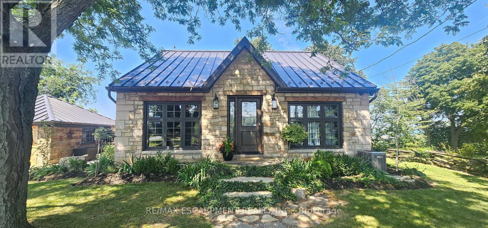 665 RIDGE ROAD, Hamilton, Ontario