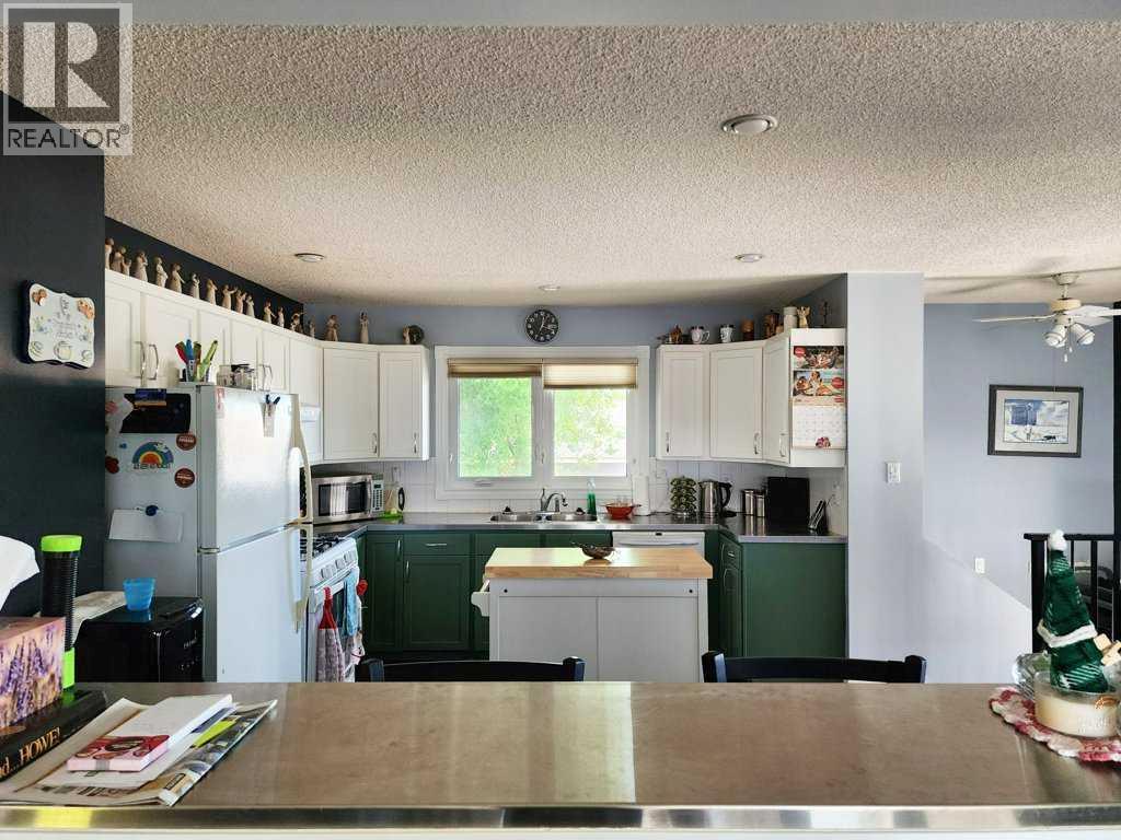 667 21st Street, Fort Macleod, Alberta  T0L 0Z0 - Photo 6 - A2324726