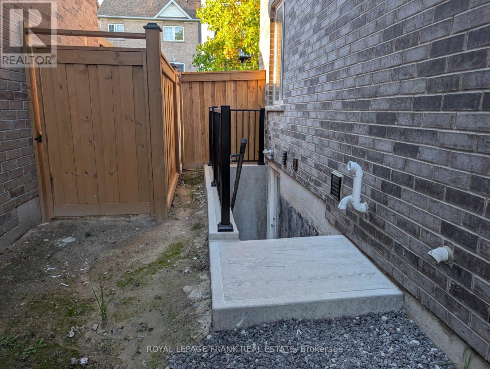 Bsmt - 41 Morley Crescent, Whitby (Rolling Acres), Ontario  L1R 0P1 - Photo 2 - E13608408