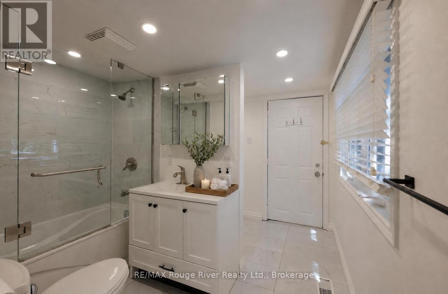 821 Craven Road, Toronto, Ontario  M4L 2Z7 - Photo 11 - E13608410