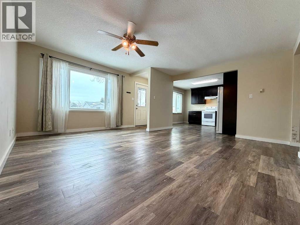 830 6 Avenue, Wainwright, Alberta  T9W 1C2 - Photo 2 - A2306027