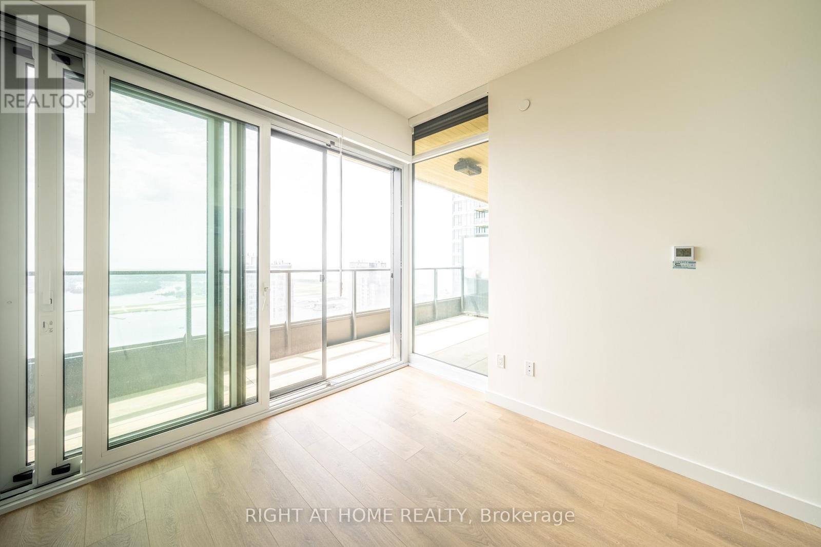 5606 - 1 Concord Cityplace Way, Toronto, Ontario  M5V 0X3 - Photo 11 - C13608492