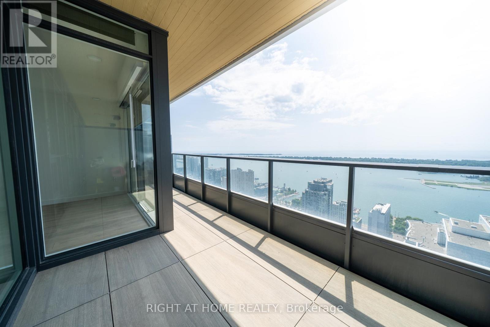 5606 - 1 Concord Cityplace Way, Toronto, Ontario  M5V 0X3 - Photo 16 - C13608492