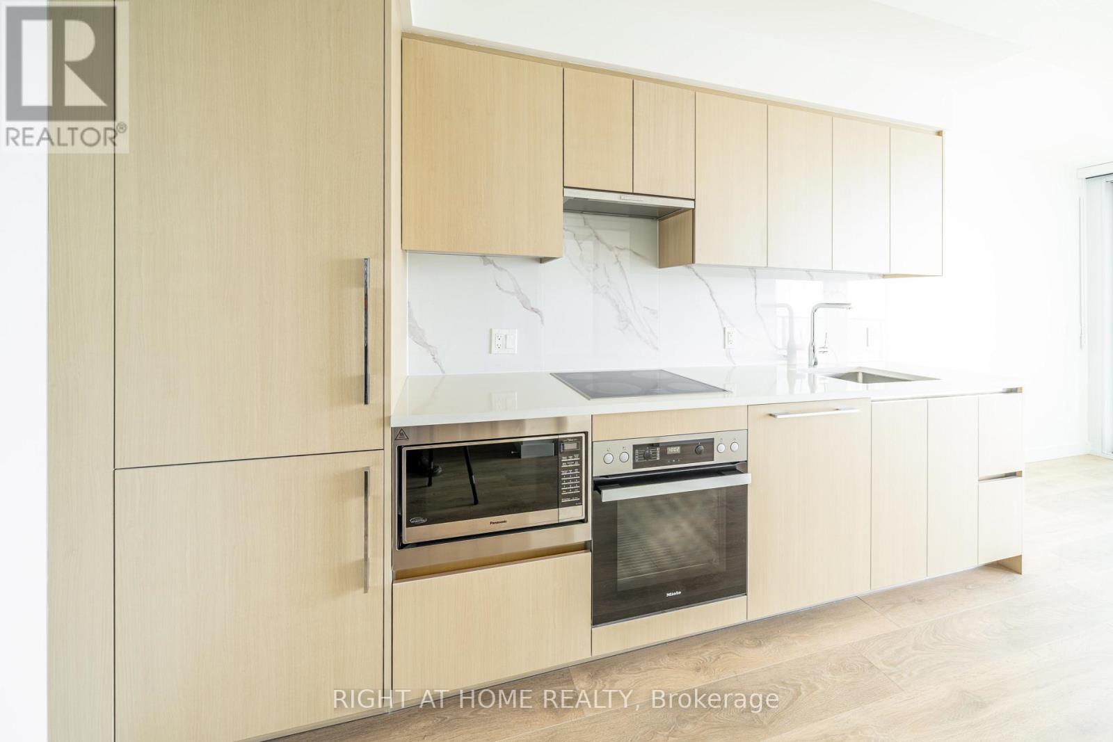 5606 - 1 Concord Cityplace Way, Toronto, Ontario  M5V 0X3 - Photo 2 - C13608492