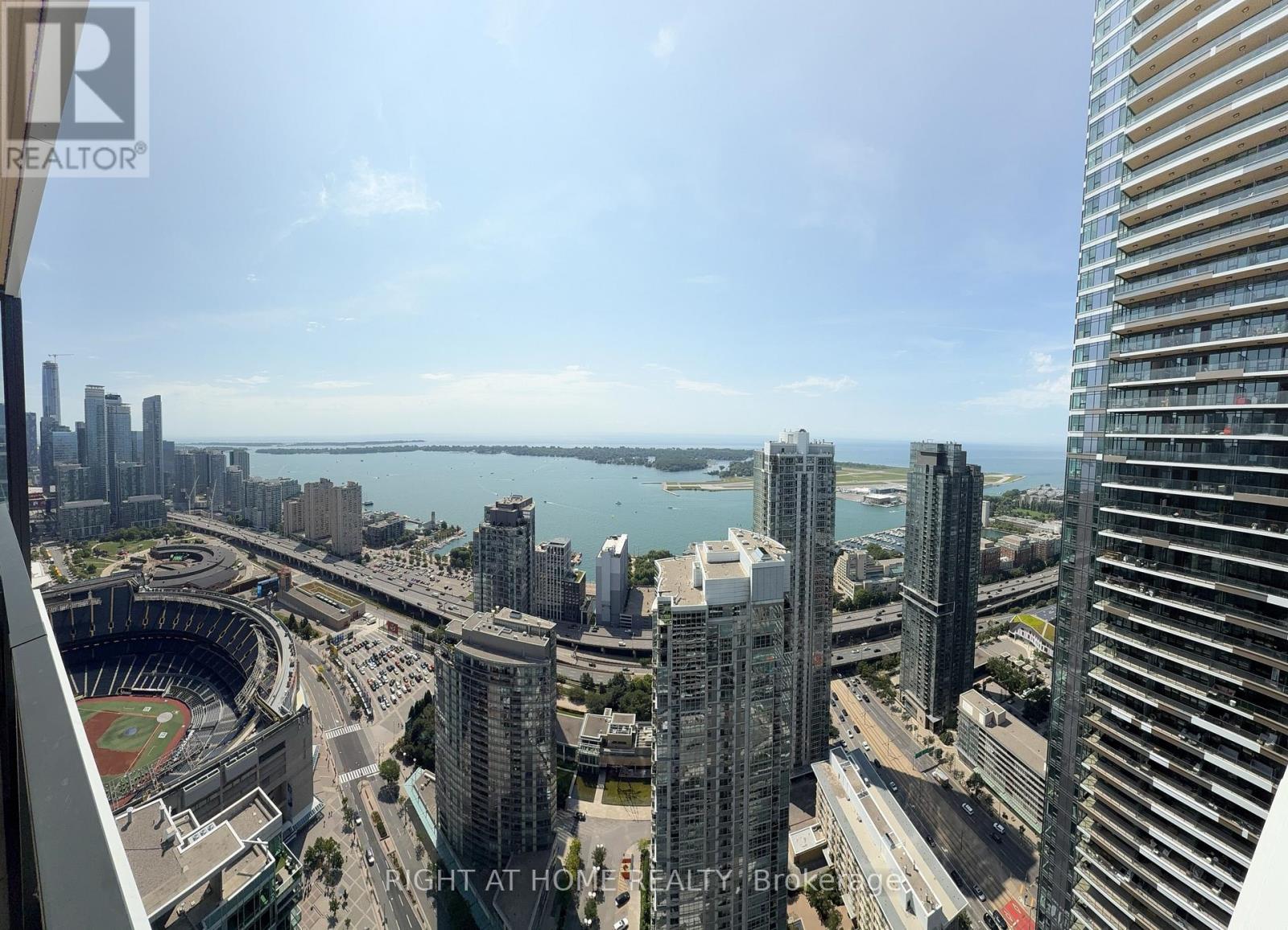 5606 - 1 Concord Cityplace Way, Toronto, Ontario  M5V 0X3 - Photo 20 - C13608492