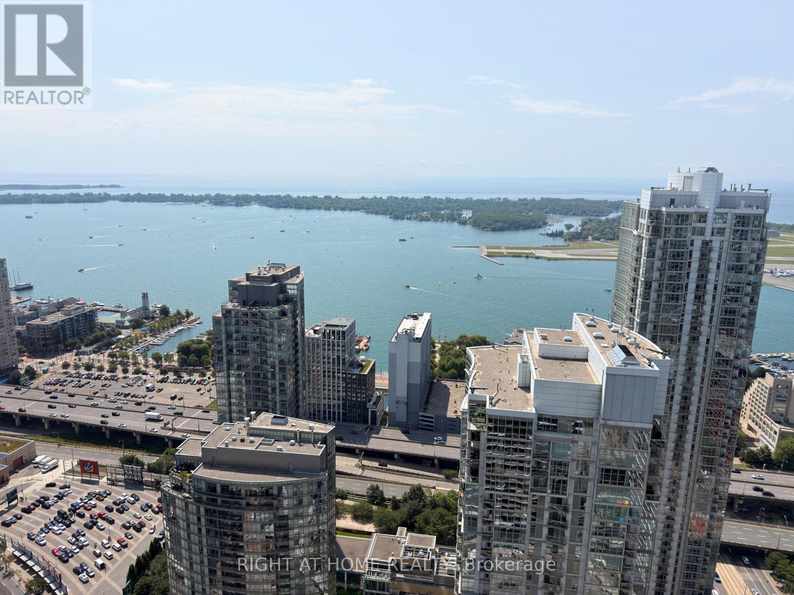 5606 - 1 Concord Cityplace Way, Toronto, Ontario  M5V 0X3 - Photo 22 - C13608492