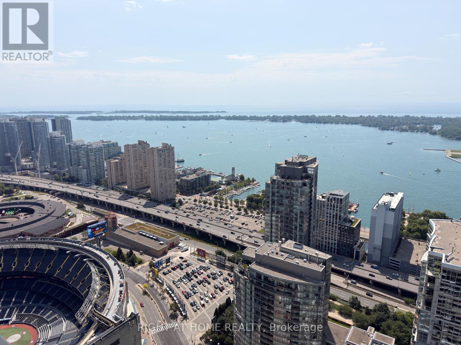 5606 - 1 Concord Cityplace Way, Toronto, Ontario  M5V 0X3 - Photo 26 - C13608492