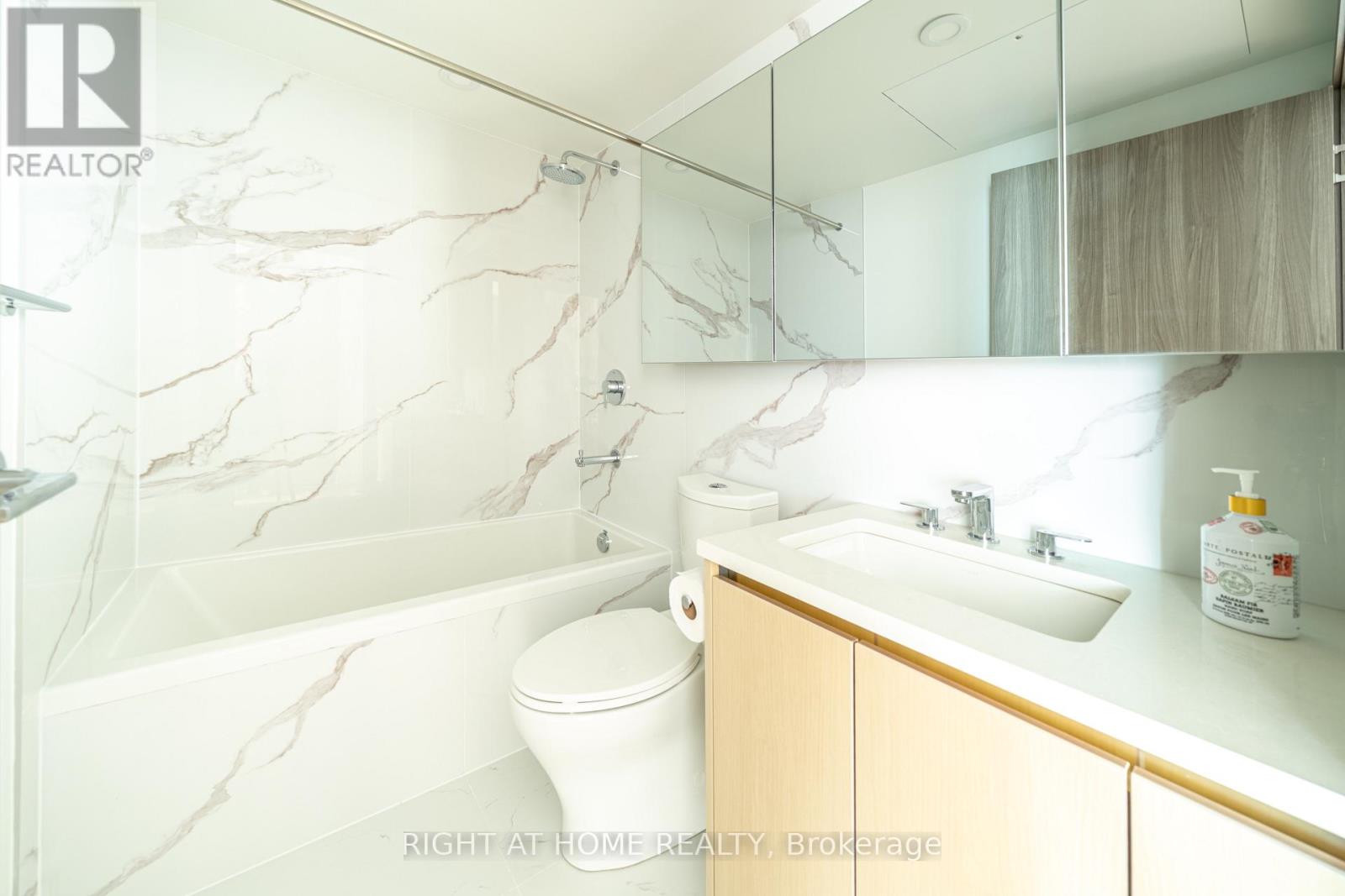5606 - 1 Concord Cityplace Way, Toronto, Ontario  M5V 0X3 - Photo 31 - C13608492