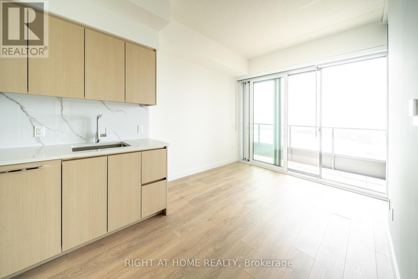 5606 - 1 Concord Cityplace Way, Toronto, Ontario  M5V 0X3 - Photo 4 - C13608492