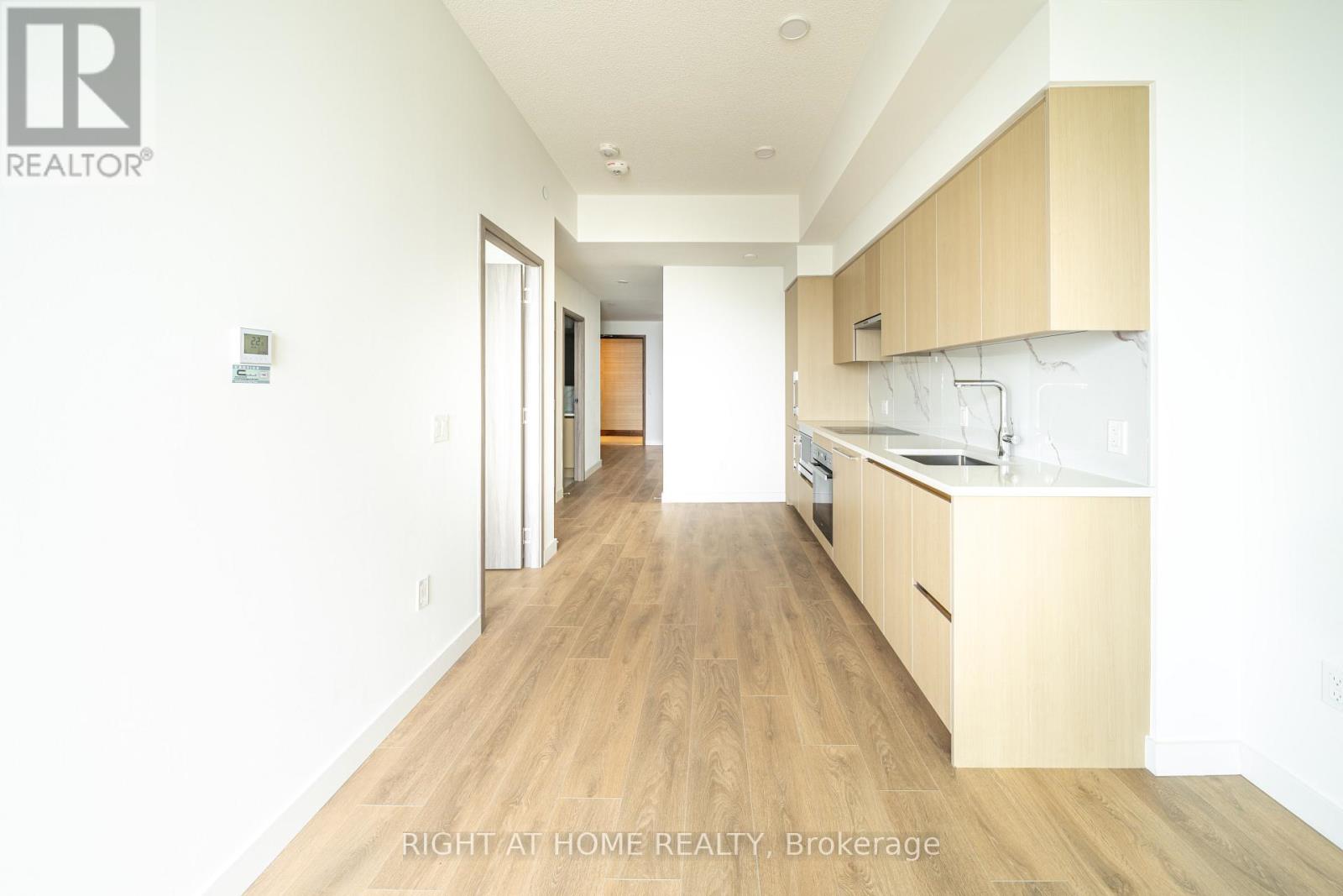 5606 - 1 Concord Cityplace Way, Toronto, Ontario  M5V 0X3 - Photo 6 - C13608492