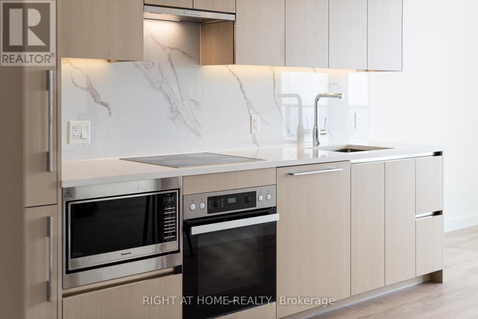 5606 - 1 Concord Cityplace Way, Toronto, Ontario  M5V 0X3 - Photo 9 - C13608492