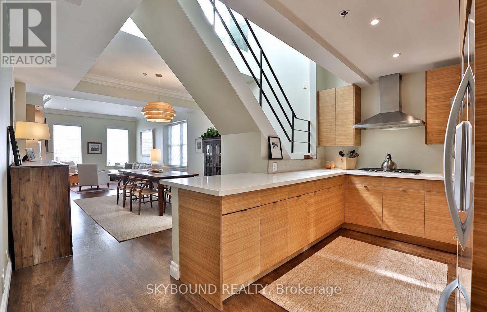 206 - 110 HEPBOURNE STREET, Toronto, Ontario