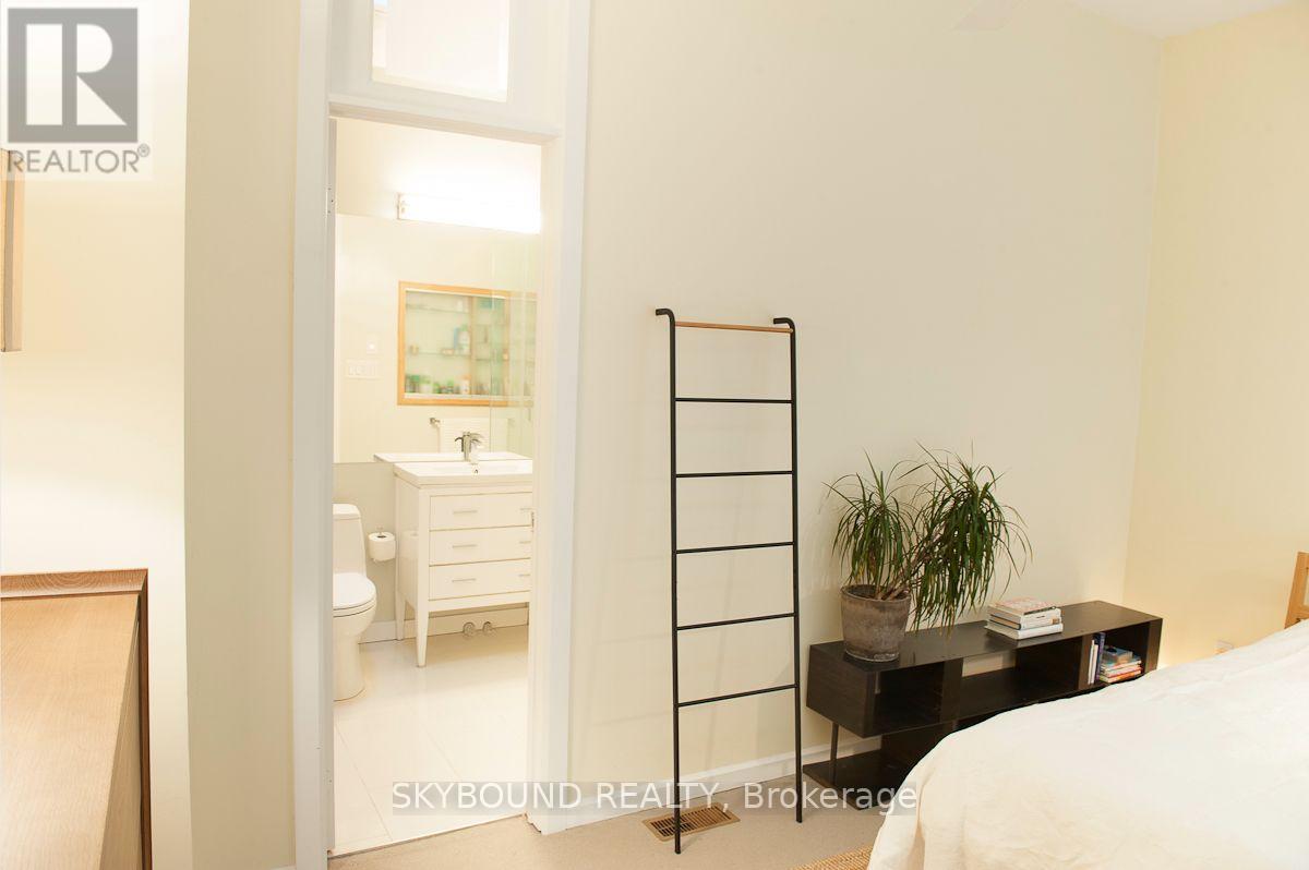 206 - 110 Hepbourne Street, Toronto, Ontario  M6H 1K5 - Photo 15 - C13608496