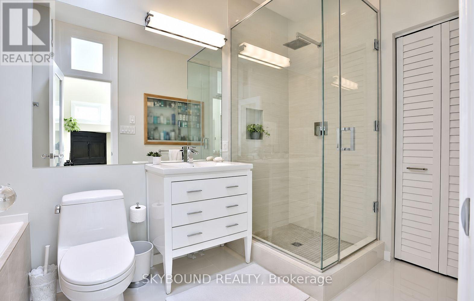 206 - 110 Hepbourne Street, Toronto, Ontario  M6H 1K5 - Photo 17 - C13608496