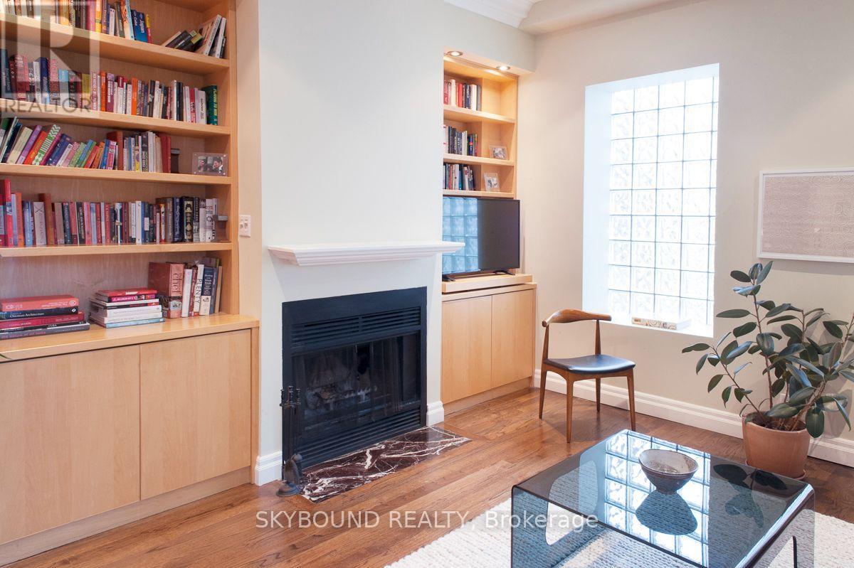 206 - 110 Hepbourne Street, Toronto, Ontario  M6H 1K5 - Photo 8 - C13608496