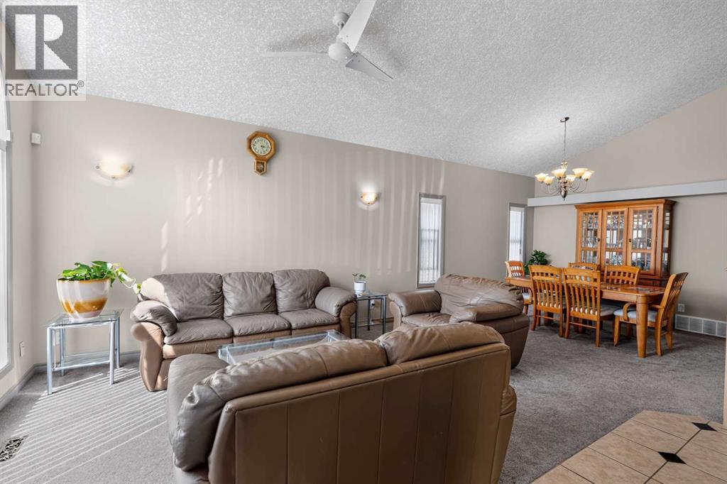 12605 Lakeshore Drive, Grande Prairie, Alberta  T8X 8C6 - Photo 7 - A2327964