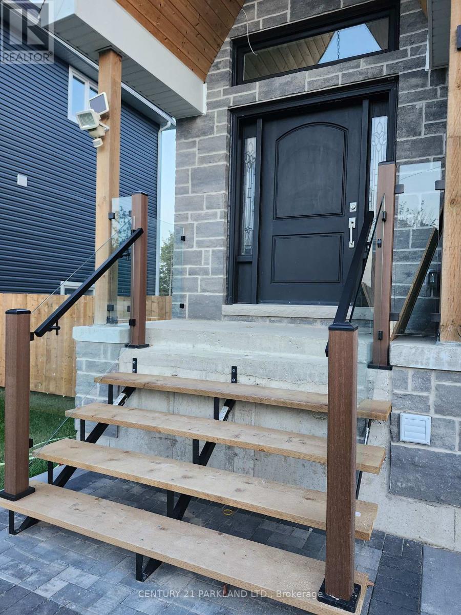 15 Stanley Avenue, Oro-Medonte, Ontario  L0L 1T0 - Photo 2 - S13608476