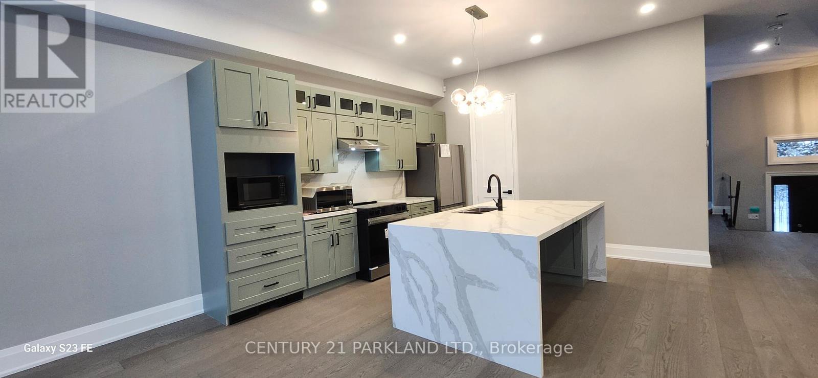 15 Stanley Avenue, Oro-Medonte, Ontario  L0L 1T0 - Photo 5 - S13608476
