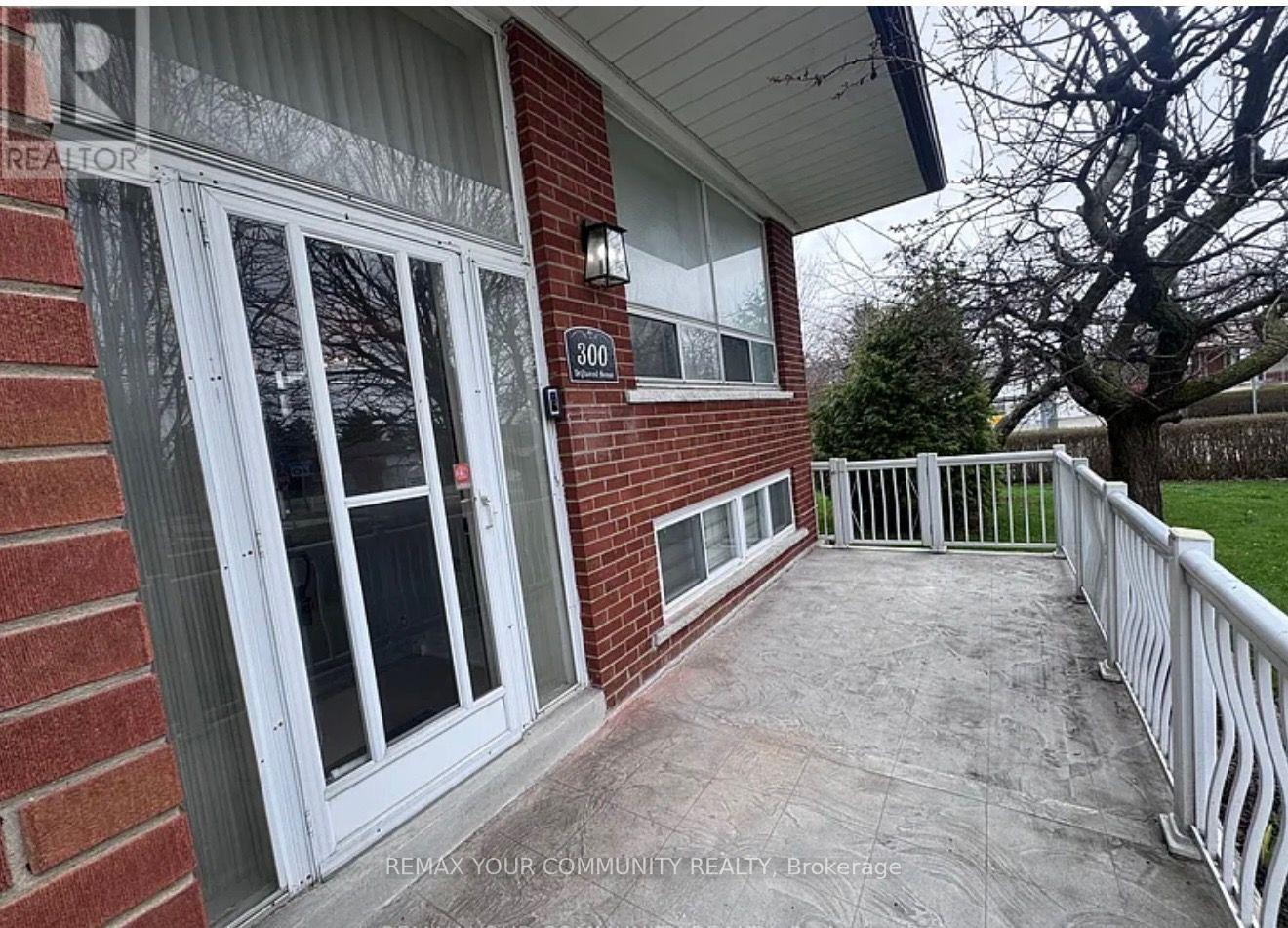Upper - 300 Driftwood Avenue, Toronto, Ontario  M3N 2P1 - Photo 2 - W13551322