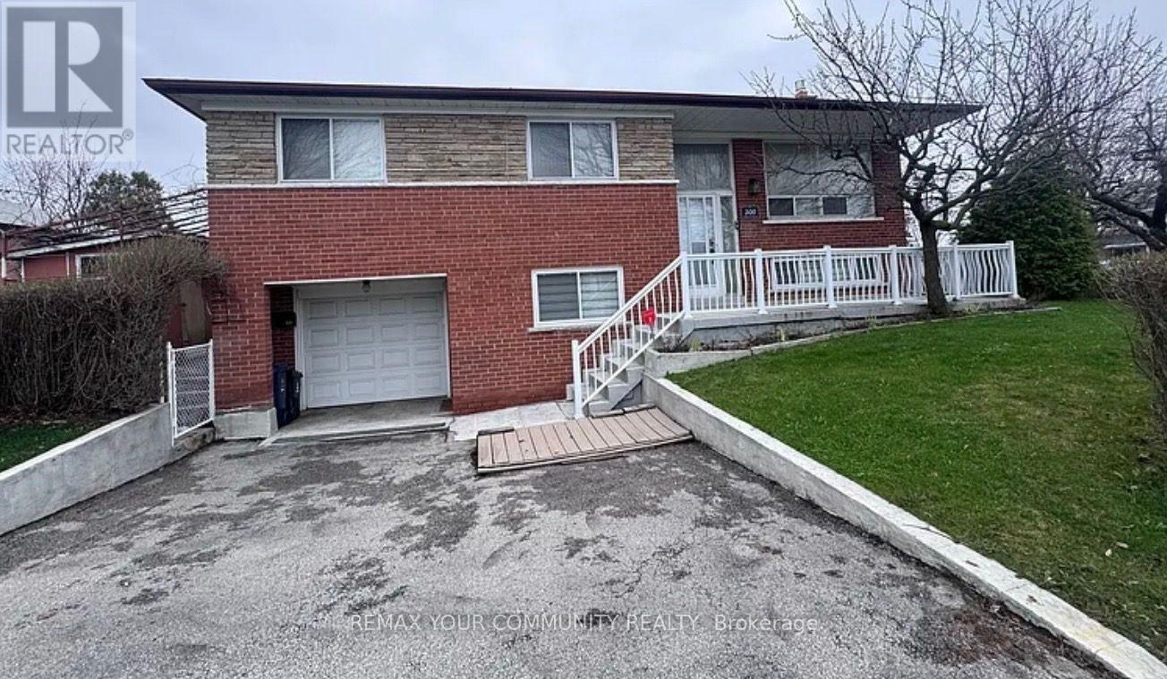 UPPER - 300 DRIFTWOOD AVENUE, Toronto, Ontario