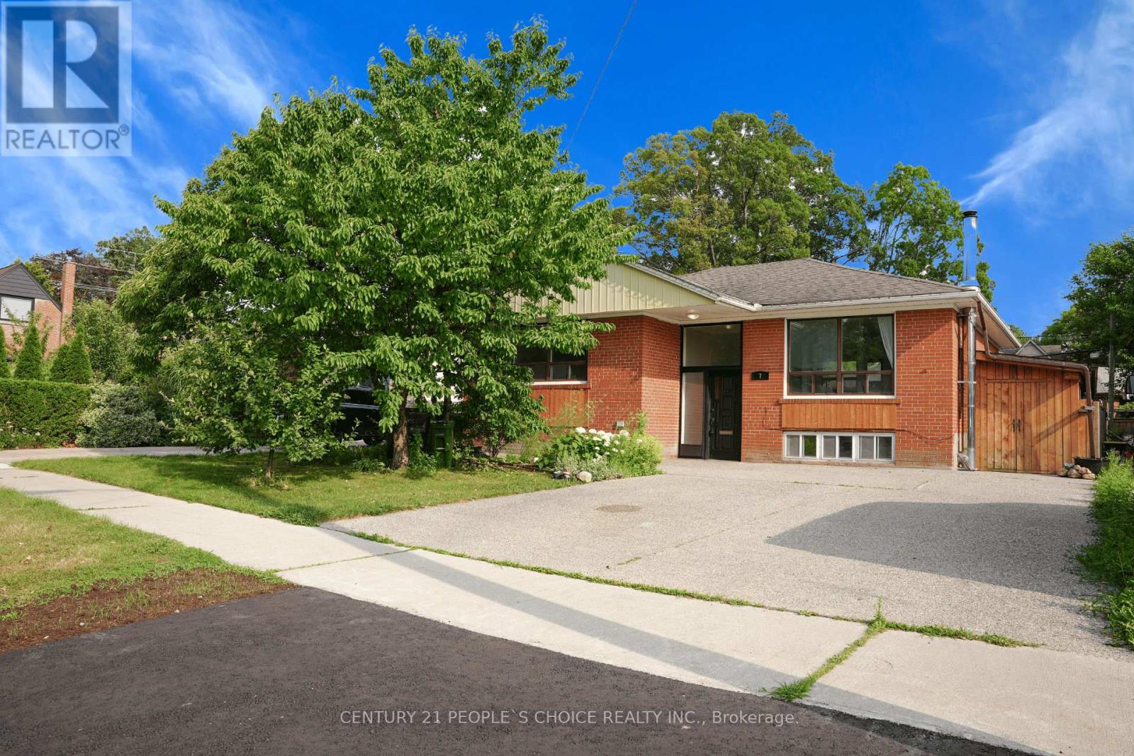 7 NORTH HEIGHTS ROAD, Toronto, Ontario