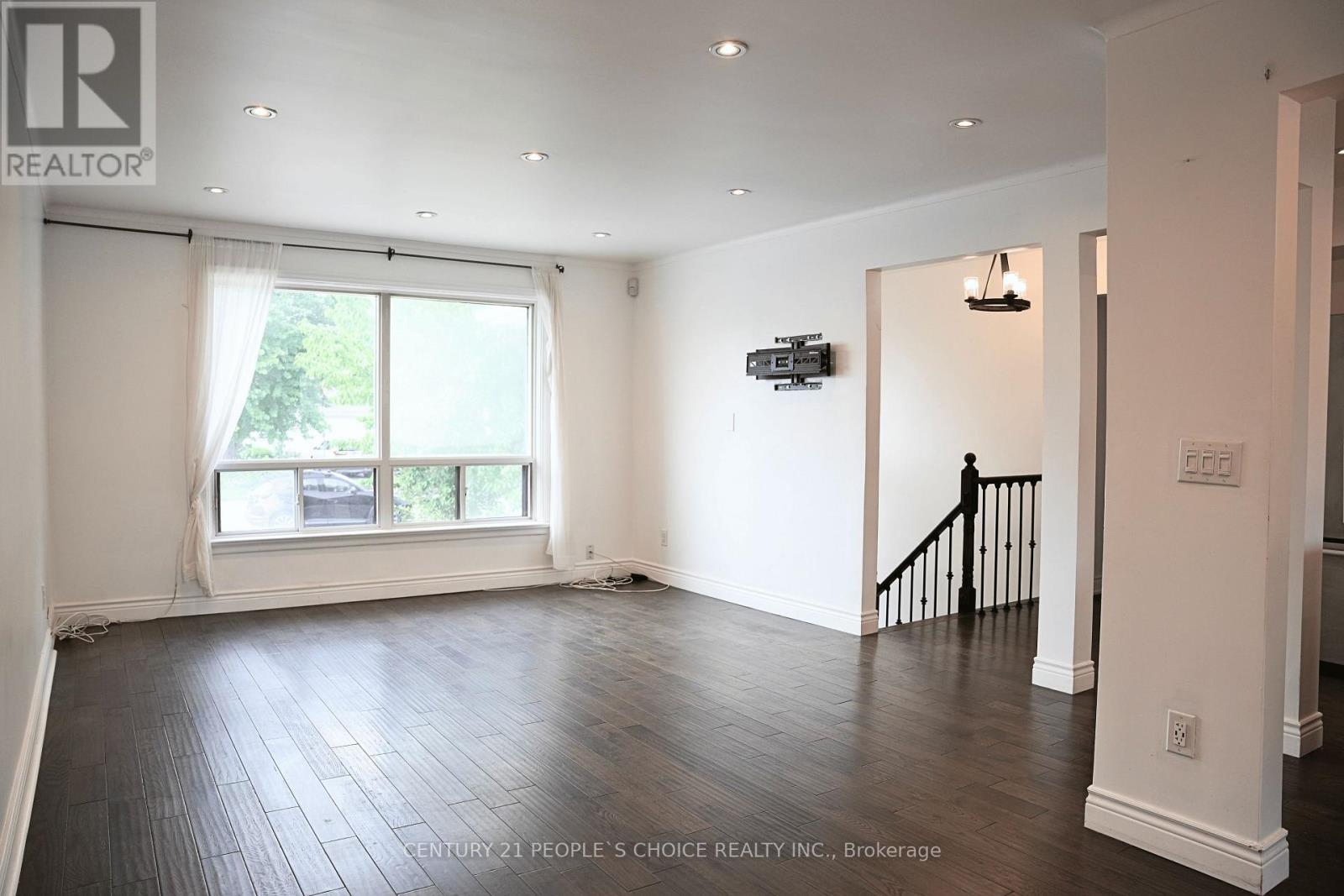 7 North Heights Road, Toronto, Ontario  M9B 2T2 - Photo 2 - W13608382