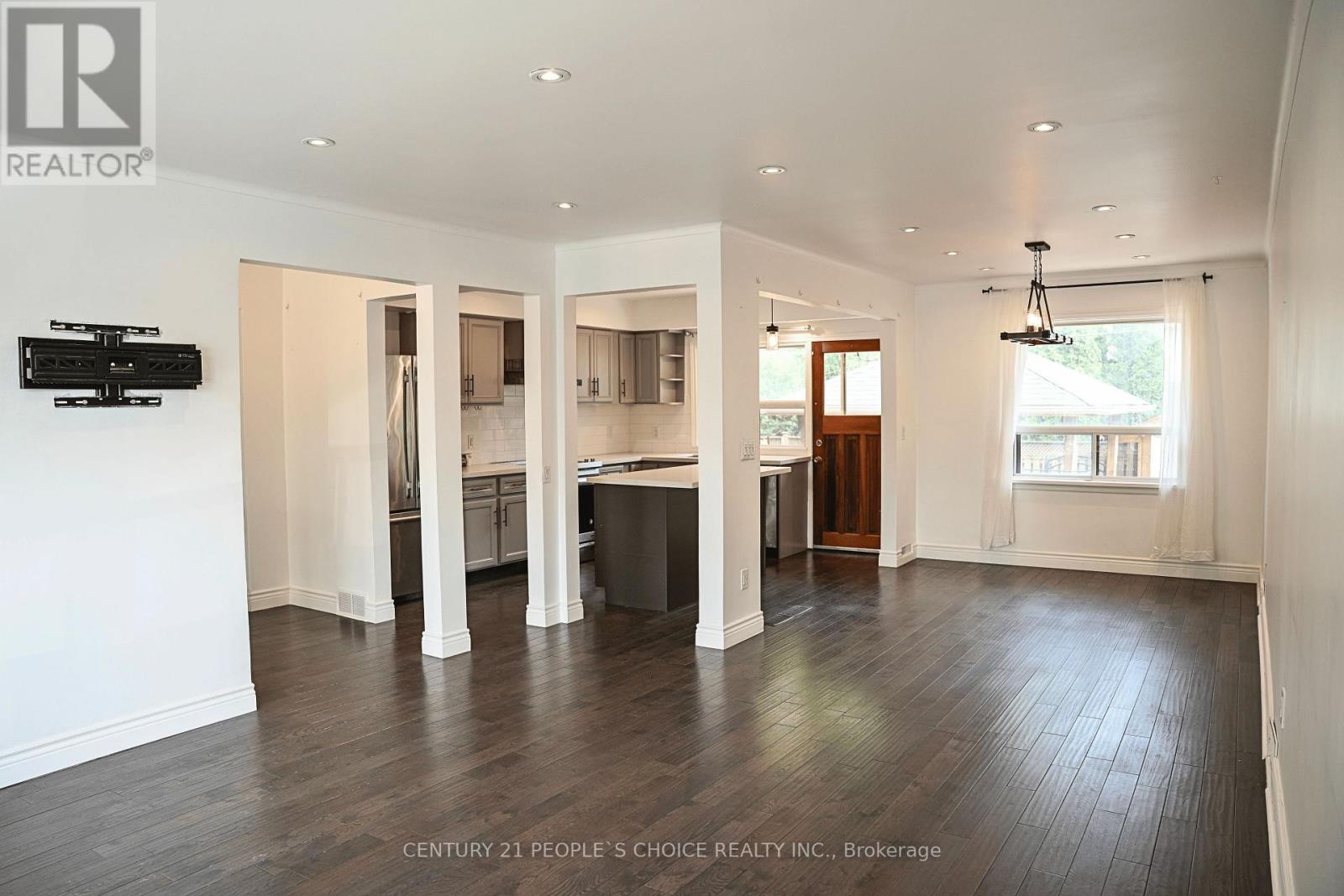 7 North Heights Road, Toronto, Ontario  M9B 2T2 - Photo 4 - W13608382