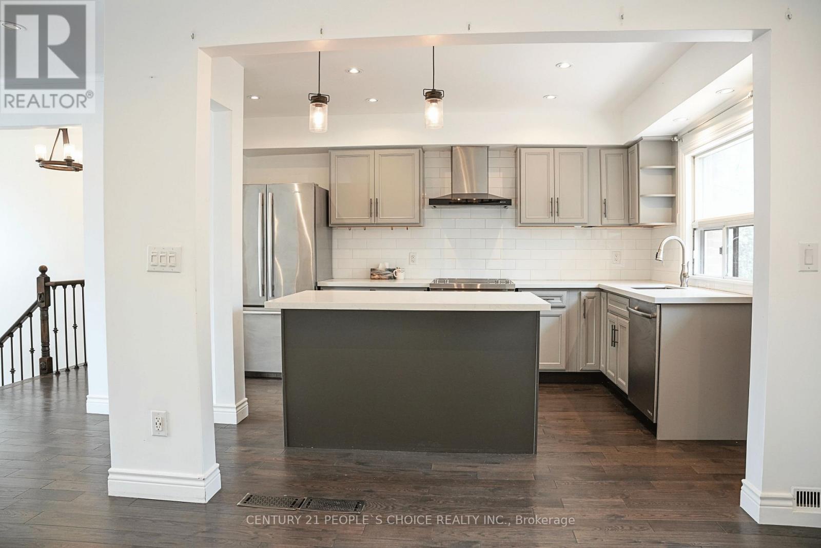 7 North Heights Road, Toronto, Ontario  M9B 2T2 - Photo 7 - W13608382