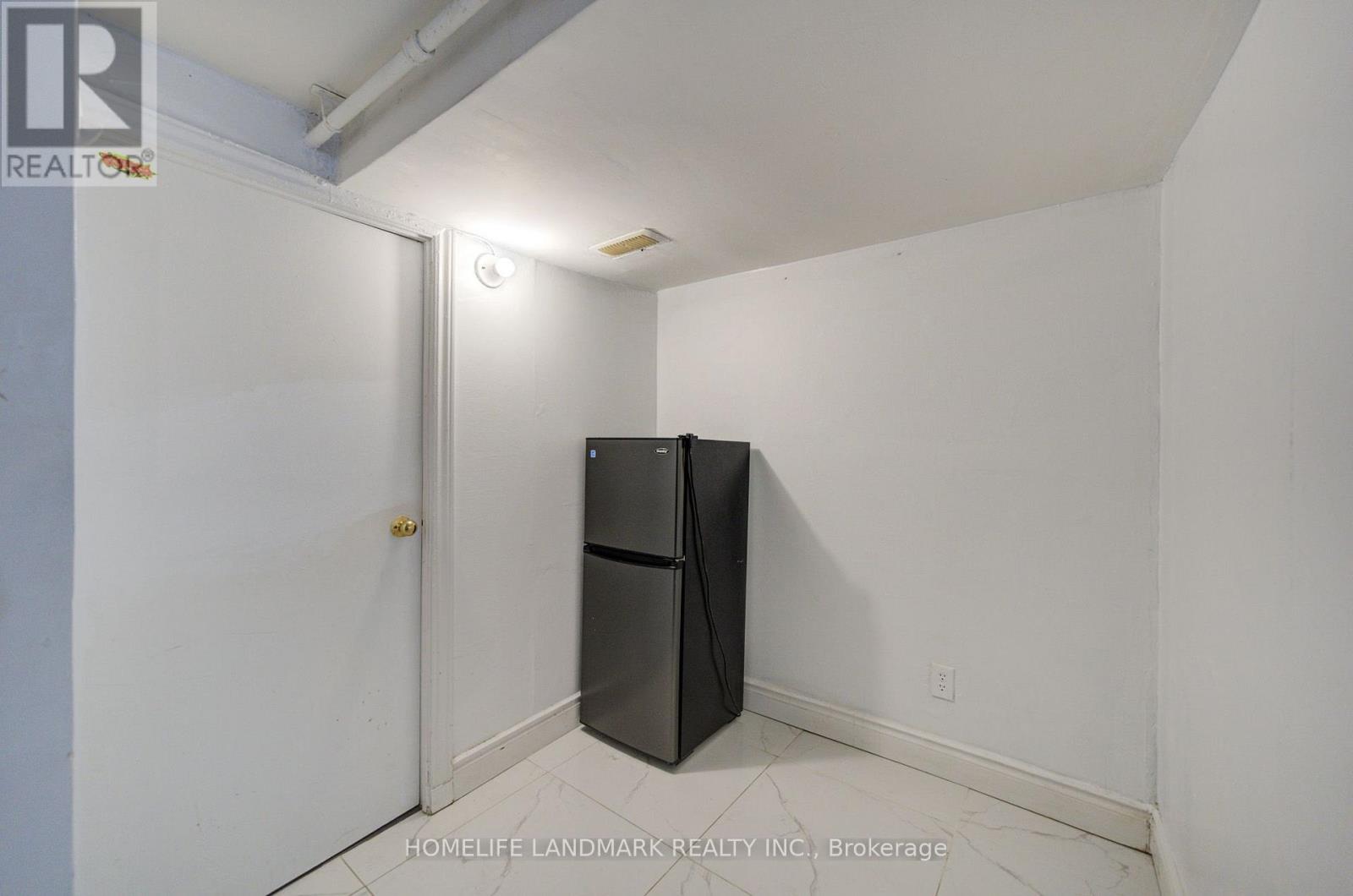 19 Armstrong Avenue, Toronto, Ontario  M6H 1V9 - Photo 11 - W13608400