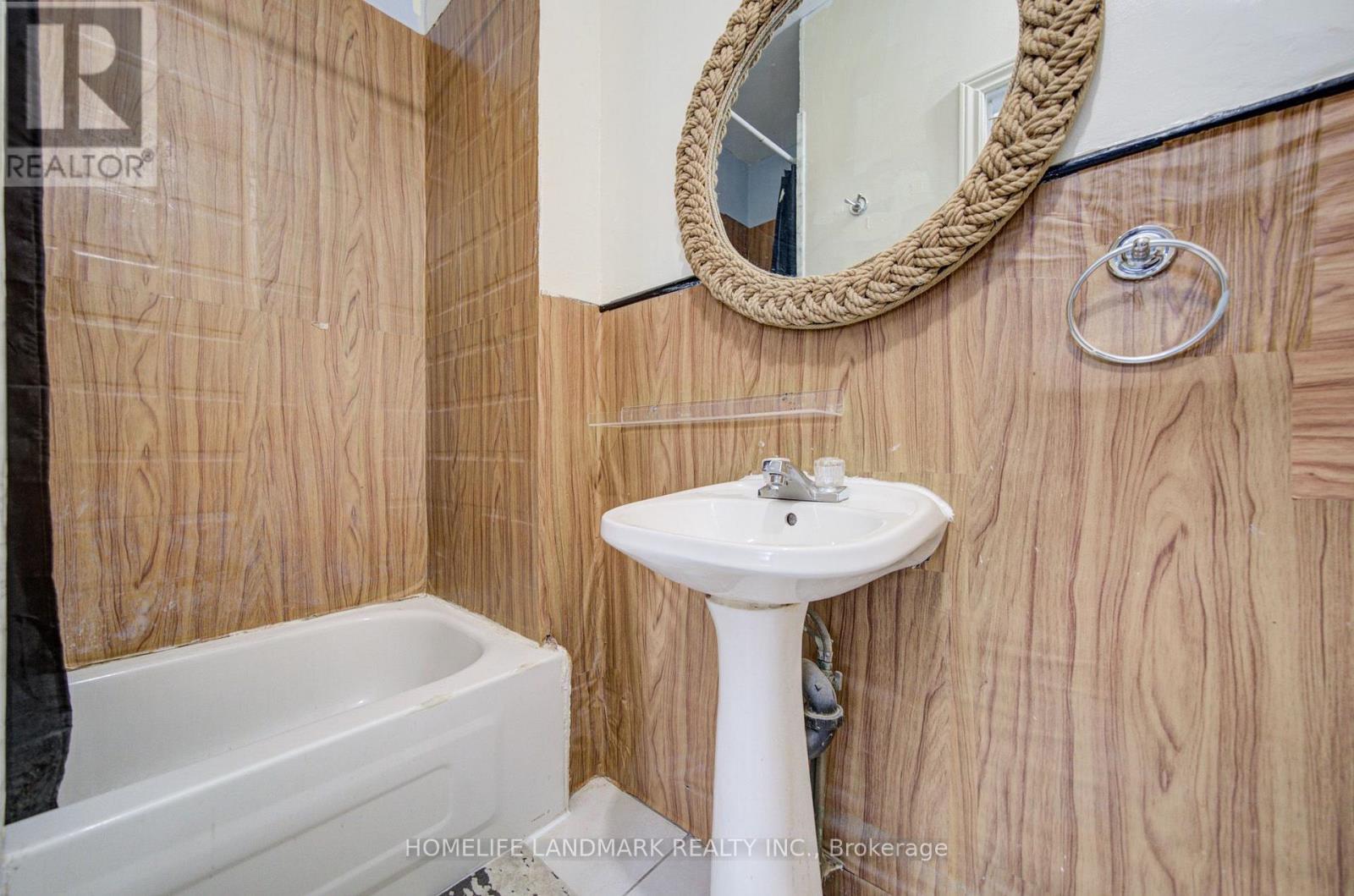 19 Armstrong Avenue, Toronto, Ontario  M6H 1V9 - Photo 9 - W13608400